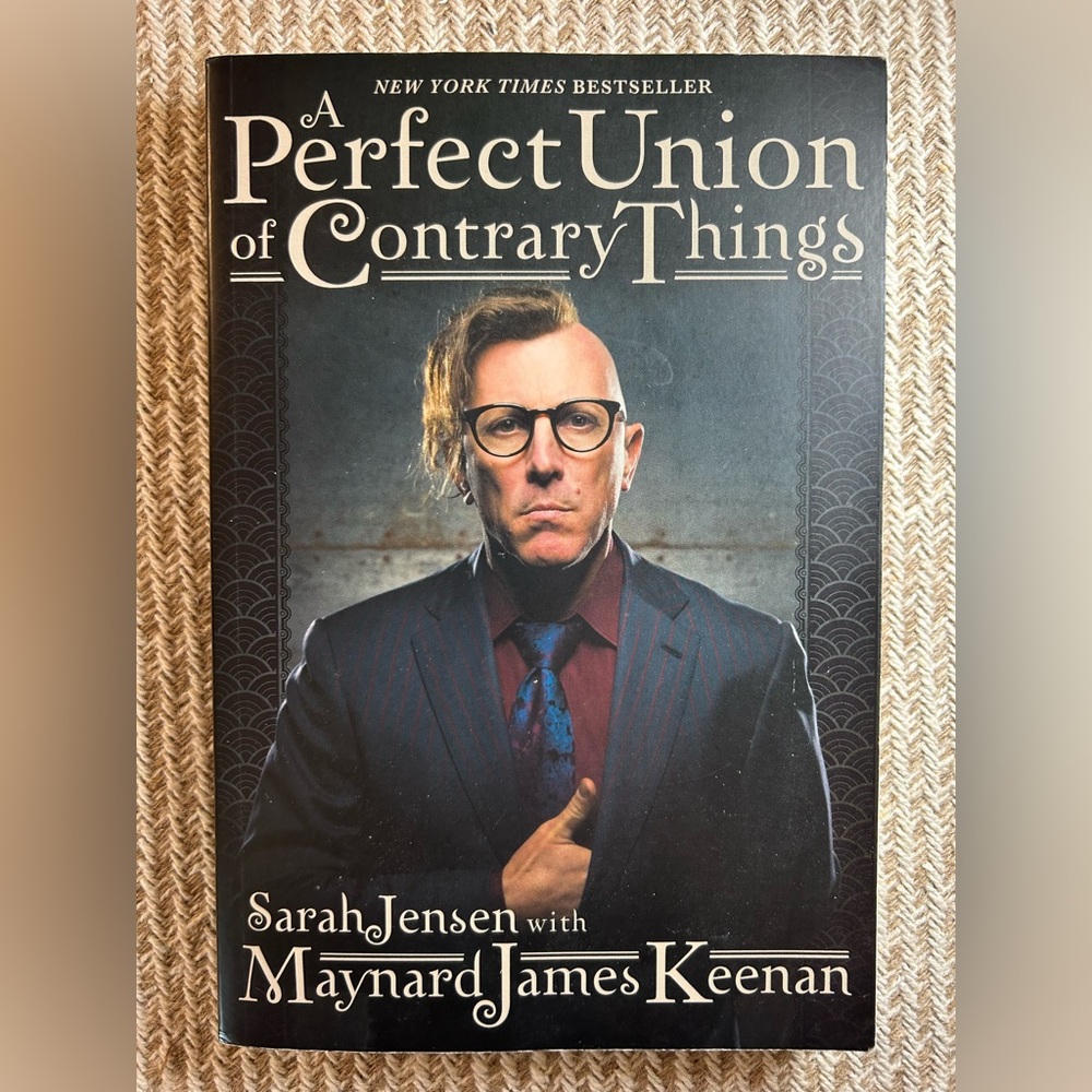 📖 free with purchase 👀